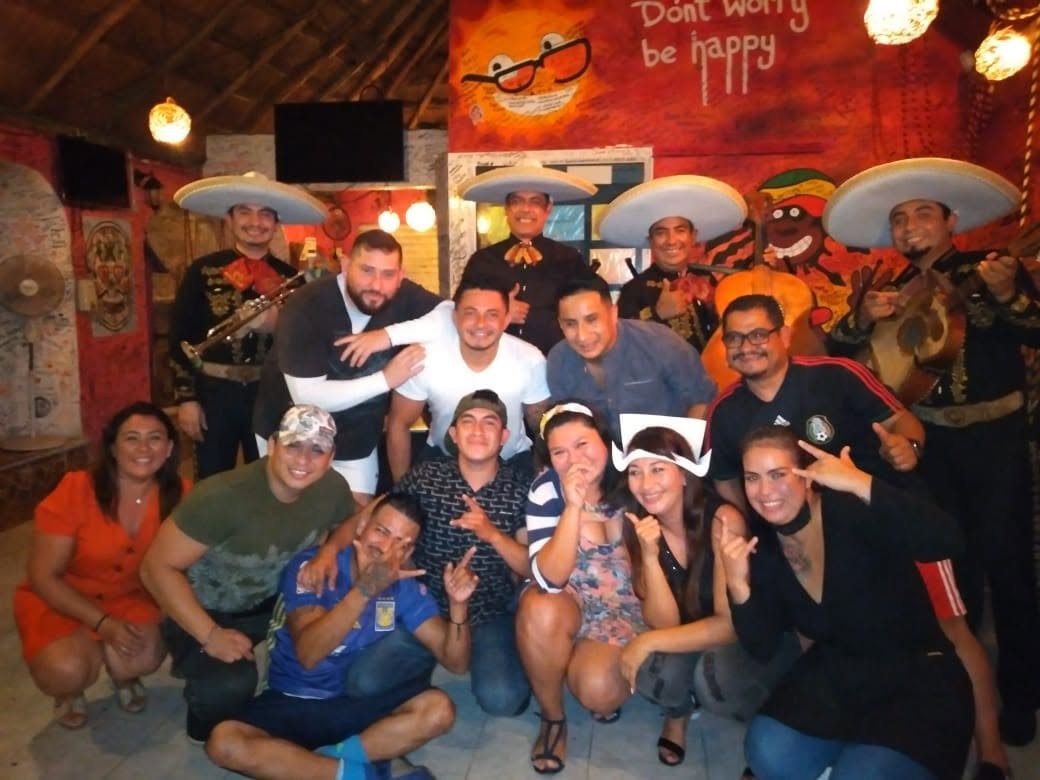 Mariachi Mexico 2000HJ en Joe's Bar Cozumel